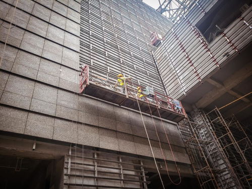 攻坚克难展风采 建装公司商丘文化艺术中心装饰项目施工侧记